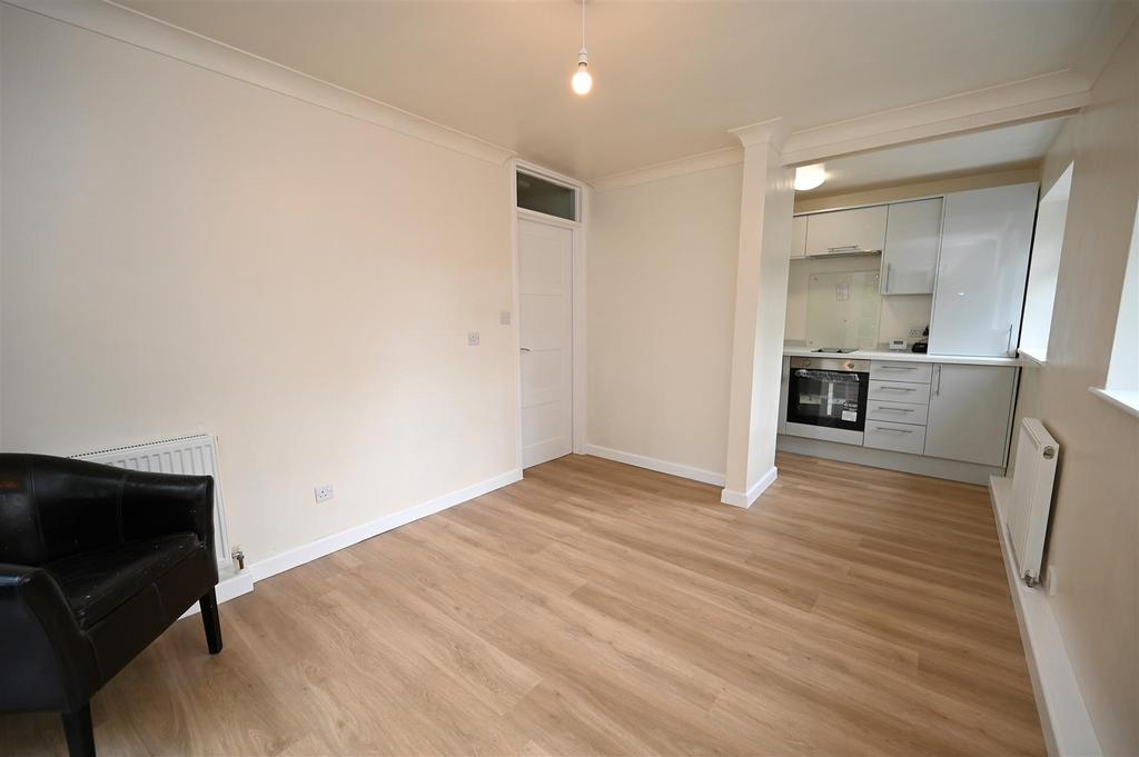 Lounge kitchen.JPG