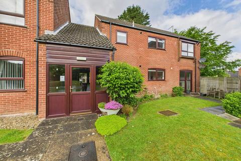 2 bedroom apartment for sale, Warnes Close, Cromer