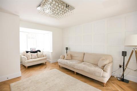 42 Speedwell Close, Trowbridge, BA14 0YA