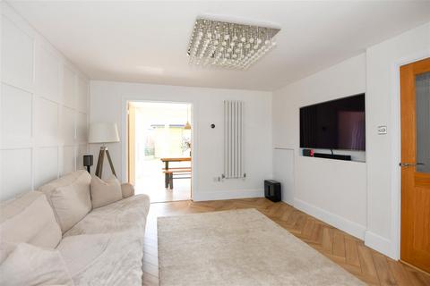 42 Speedwell Close, Trowbridge, BA14 0YA