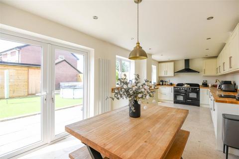 42 Speedwell Close, Trowbridge, BA14 0YA