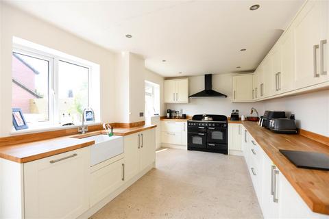 42 Speedwell Close, Trowbridge, BA14 0YA