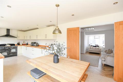 42 Speedwell Close, Trowbridge, BA14 0YA