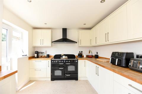 42 Speedwell Close, Trowbridge, BA14 0YA