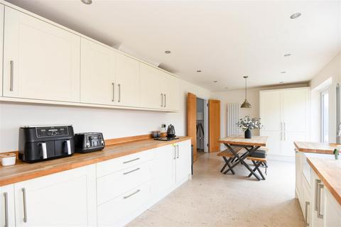 42 Speedwell Close, Trowbridge, BA14 0YA