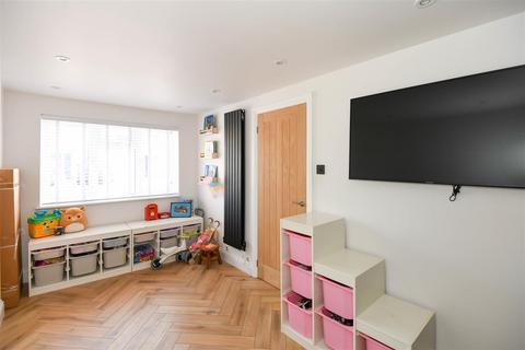 42 Speedwell Close, Trowbridge, BA14 0YA