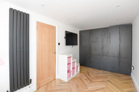 42 Speedwell Close, Trowbridge, BA14 0YA