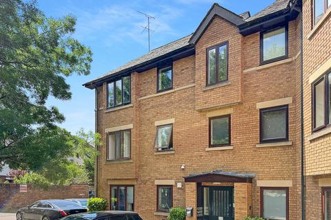 3 bedroom flat to rent, Swan Court, Oxford, OX1