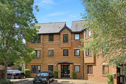 3 bedroom flat to rent, Swan Court Paradise Street, Oxford, OX1