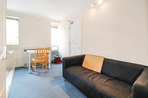 3 bedroom flat to rent, Swan Court Paradise Street, Oxford, OX1