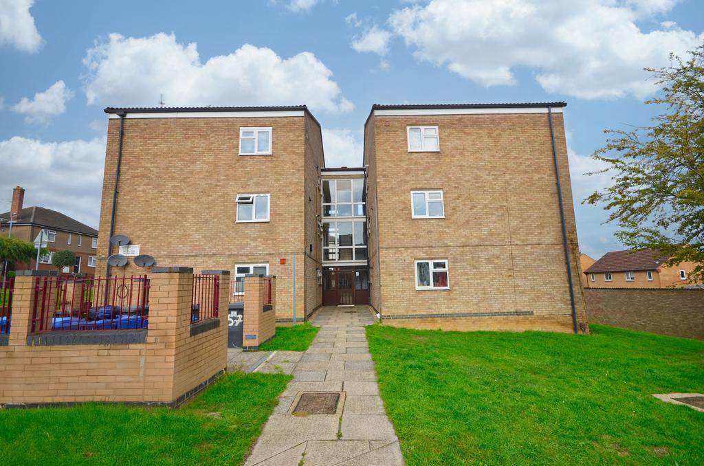 Highfield Road, Kettering, NN15 2 bed flat - £120,000