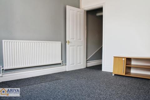 2 bedroom terraced house to rent, Central Road, Woodgate, Leicester LE3