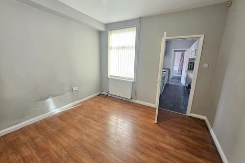 3 bedroom terraced house to rent, Belper Street, Belgrave, Leicester LE4