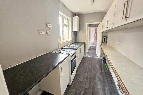 3 bedroom terraced house to rent, Belper Street, Belgrave, Leicester LE4