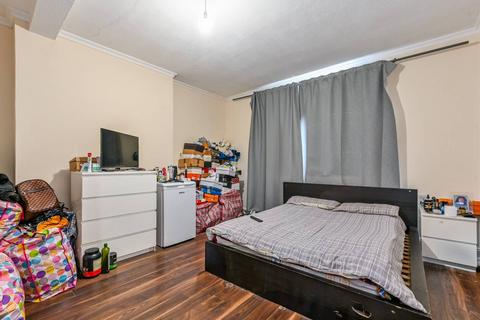 3 bedroom flat for sale, Green Lanes, Finsbury Park, London, N4