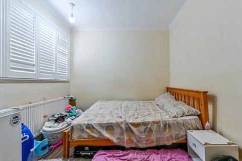 3 bedroom flat for sale, Green Lanes, Finsbury Park, London, N4