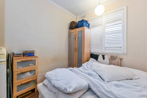 3 bedroom flat for sale, Green Lanes, Finsbury Park, London, N4