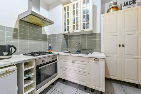 3 bedroom flat for sale, Green Lanes, Finsbury Park, London, N4