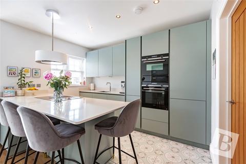 2 Boyd Close, Upminster, RM14 3BG