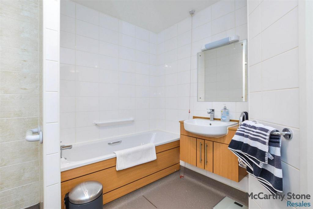 Bathroom(c).jpg