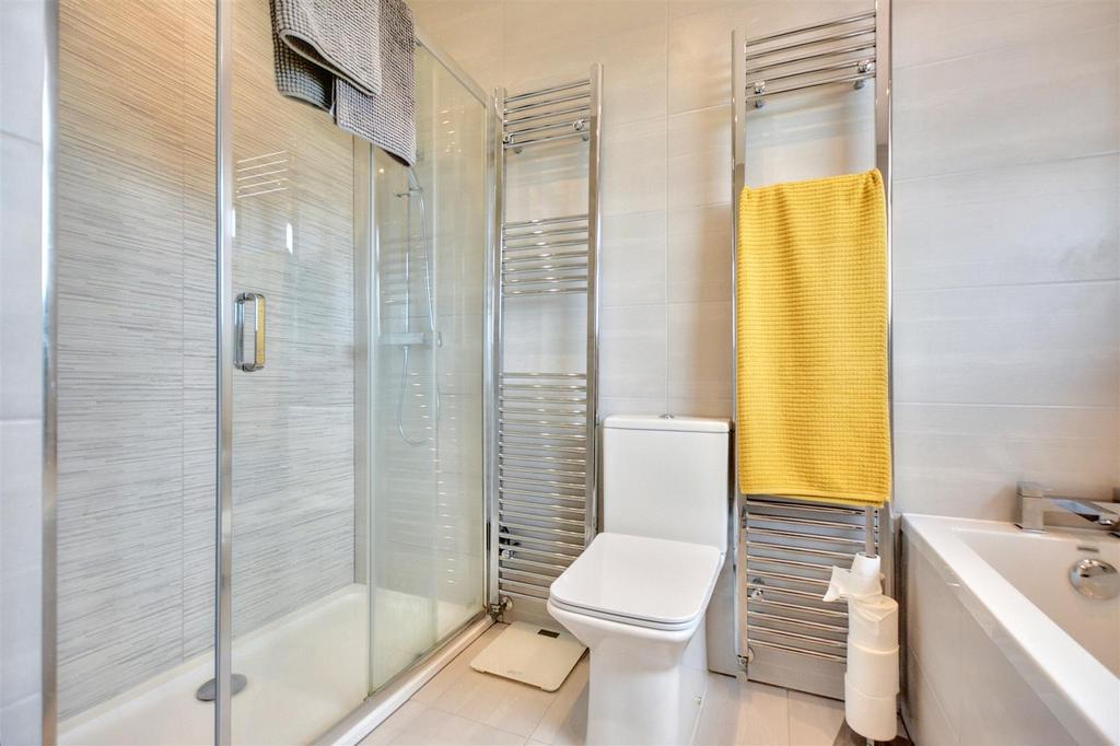 Bathroom 2.jpeg