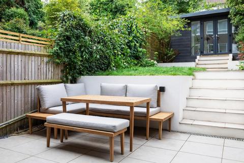 10 Grazeley Court, London, SE19 1QR