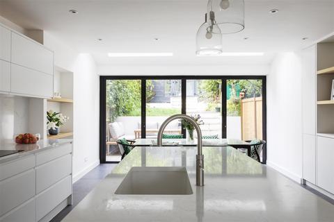10 Grazeley Court, London, SE19 1QR