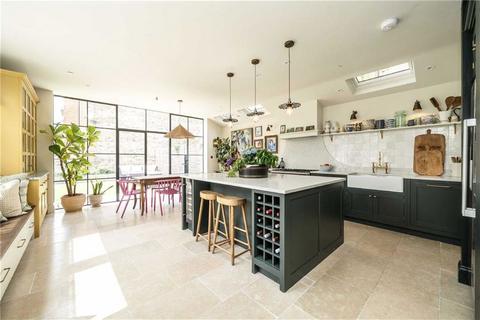 67 Goldsmith Avenue, London, W3 6HP