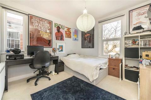 36 Roxwell Road, London, W12 9QF
