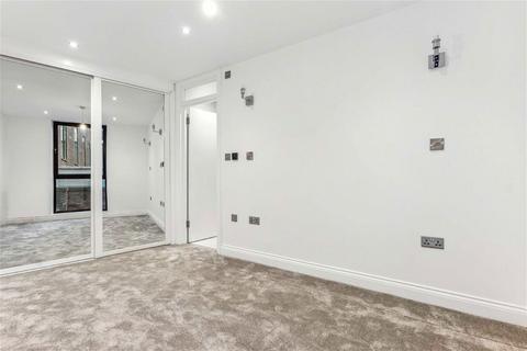 2 bedroom flat for sale, Askew Road, London W12