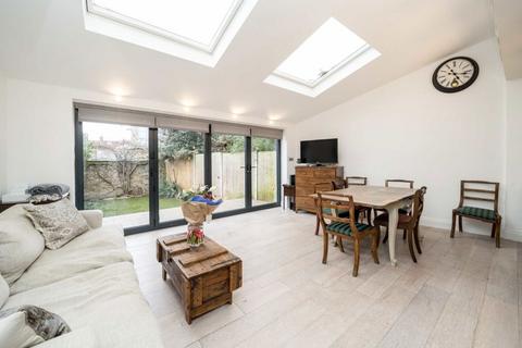 2 bedroom flat for sale, Uxbridge Road, London W12