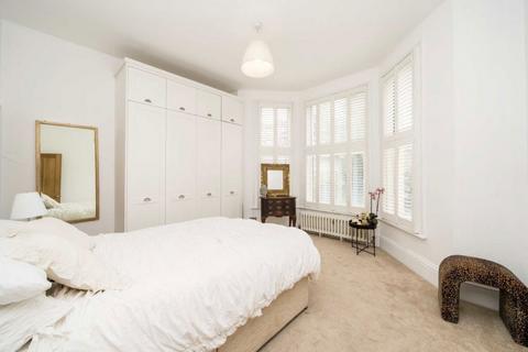 2 bedroom flat for sale, Uxbridge Road, London W12