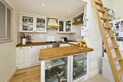 1 bedroom flat for sale, Boscombe Road, London W12