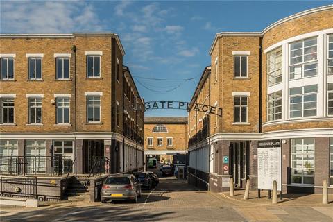 31 Hillgate Place, London, SW12 9ES