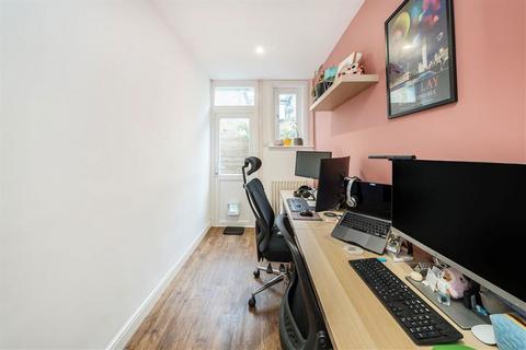 28a Yukon Road, London, SW12 9PU