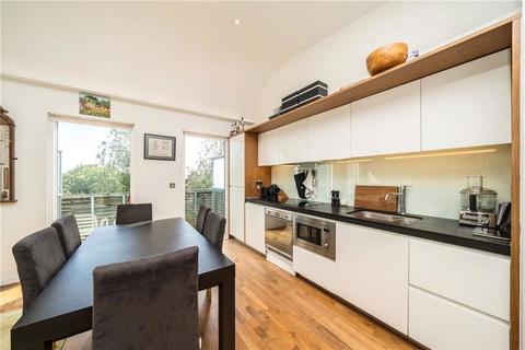 2 bedroom flat for sale, Balham Grove, London SW12