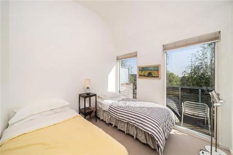 2 bedroom flat for sale, Balham Grove, London SW12