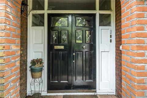 2 bedroom flat for sale, Upper Richmond Road, London SW15