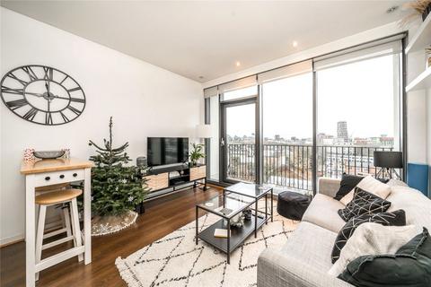 1 bedroom flat for sale, St. John's Hill, London SW11