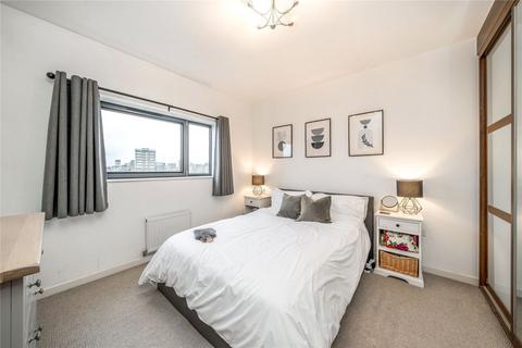 1 bedroom flat for sale, St. John's Hill, London SW11