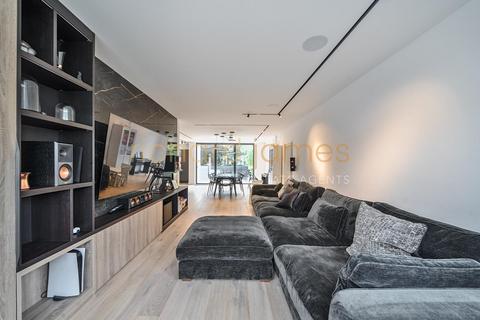undefined, Lawrence Avenue, London, NW7