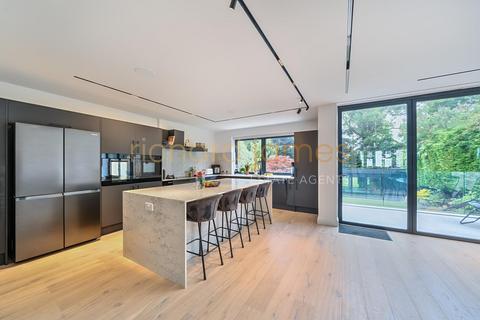 undefined, Lawrence Avenue, London, NW7