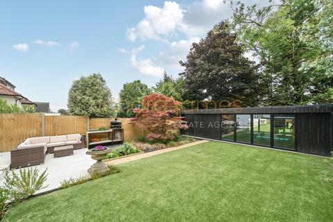 45 Lawrence Avenue, London, NW7 4NL