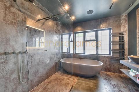 45 Lawrence Avenue, London, NW7 4NL