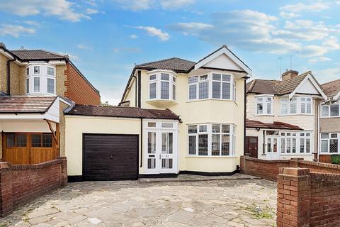 3 bedroom detached house for sale, Woodlands Road, Romford, RM1