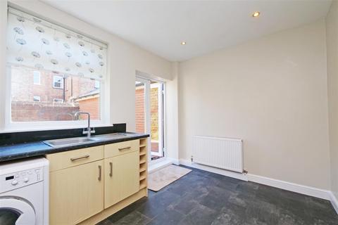 2 bedroom semi-detached house to rent, Montague Street, South Bank