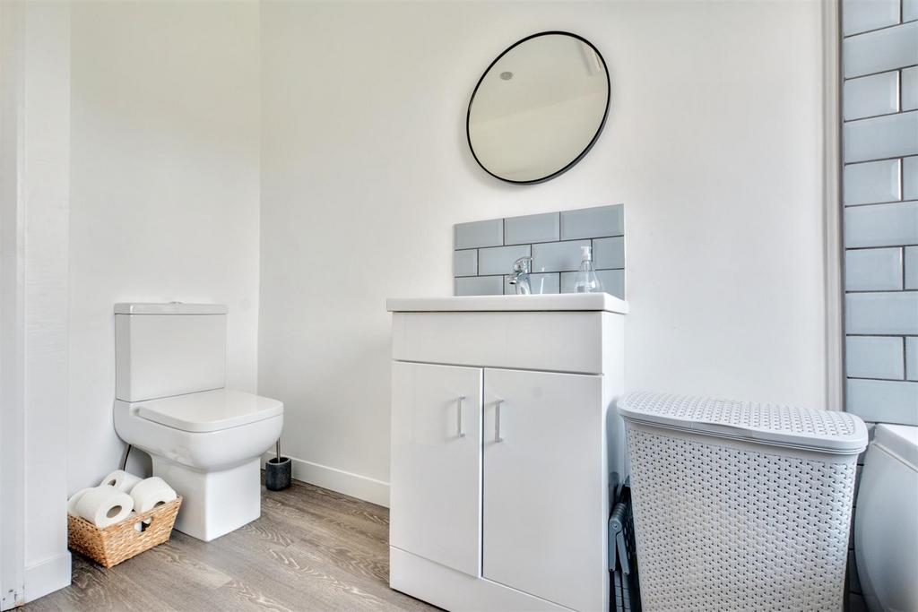 Bathroom 2.jpeg
