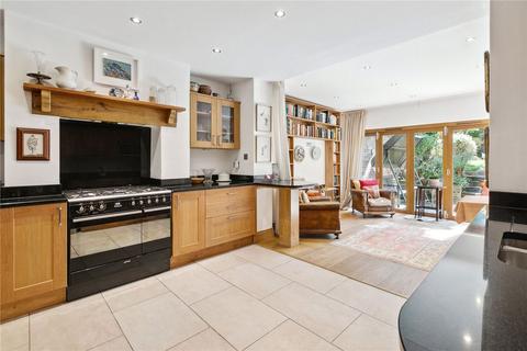 2 bedroom flat for sale, Grafton Square, London SW4