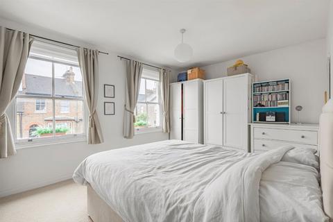 2 bedroom maisonette for sale, Saville Road, London W4