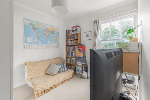 2 bedroom maisonette for sale, Saville Road, London W4